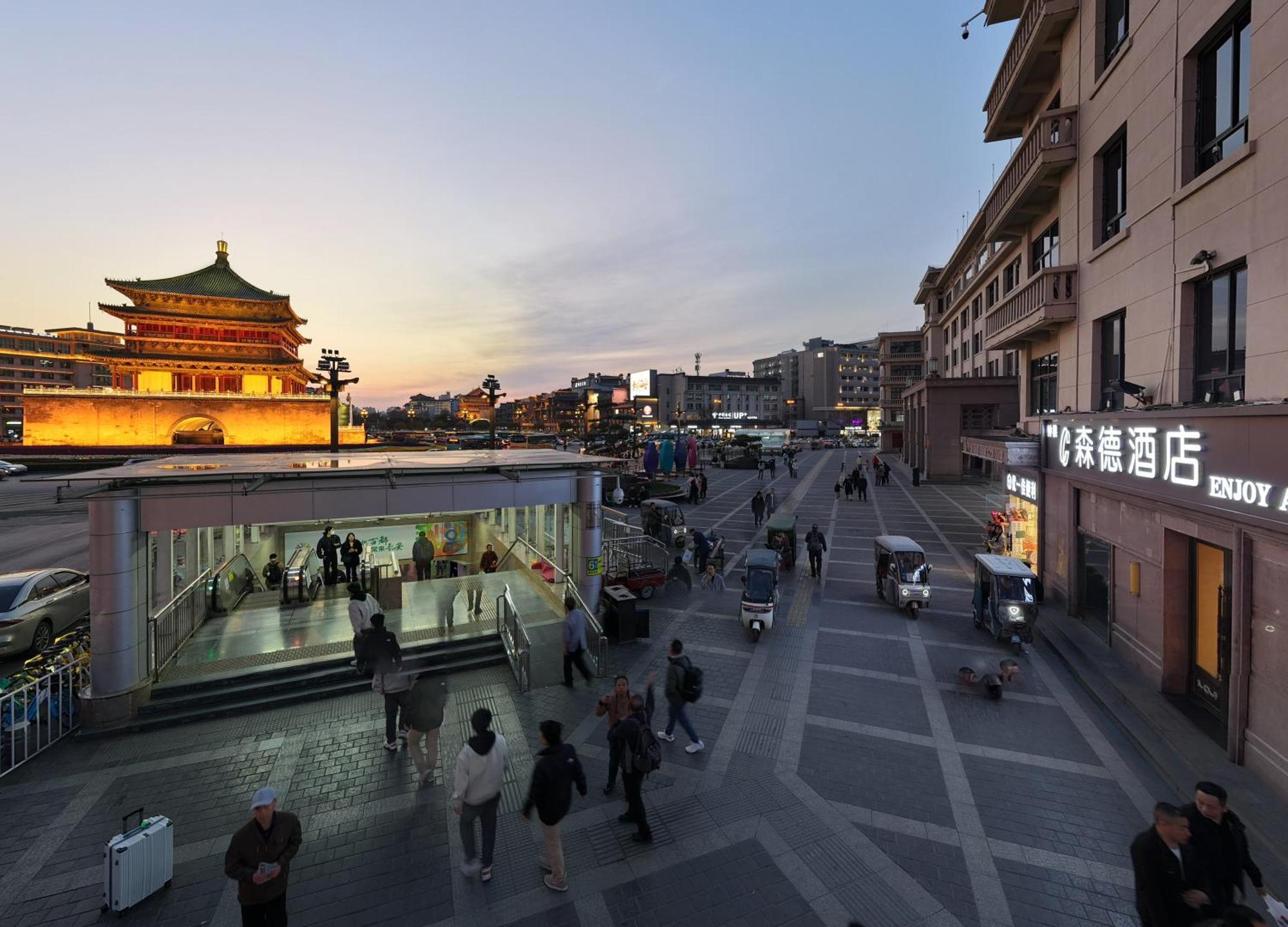 Center Hotel Xi'An Bell Tower Exterior photo